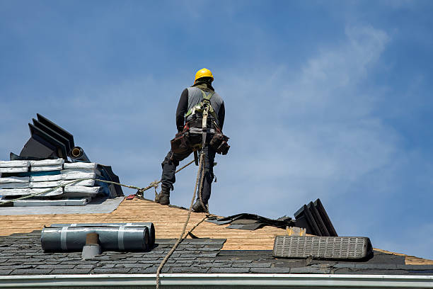 Professional Roofing technician working in Lake Como, PA